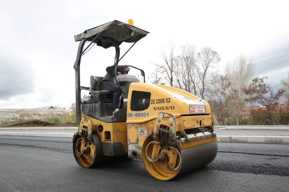 Asphalt & Paving South Fort Worth crew at work in Fort Worth